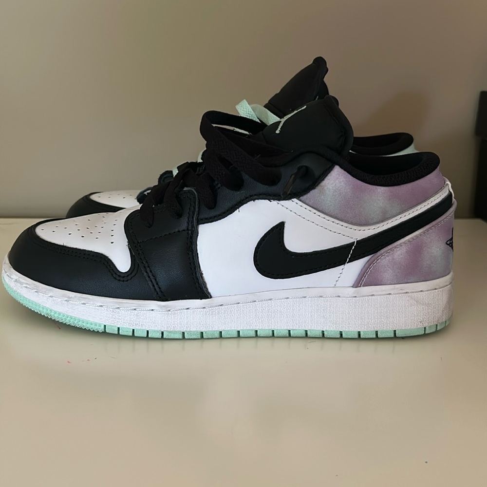 Jordan 1 Lows 6.5 Y … Big Kids size
